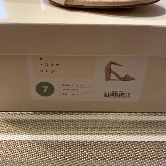 A new day - blush, block 3 3/4” heel sandal with single strap over toes - Picture 3 of 9